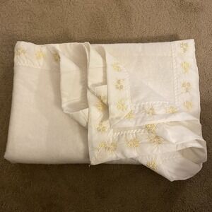 NWOT VINTAGE NORTHSTAR CHATHAM‎ "ANTIQUE ROSE" ACRYLIC BLANKET 36"x50" WHITE